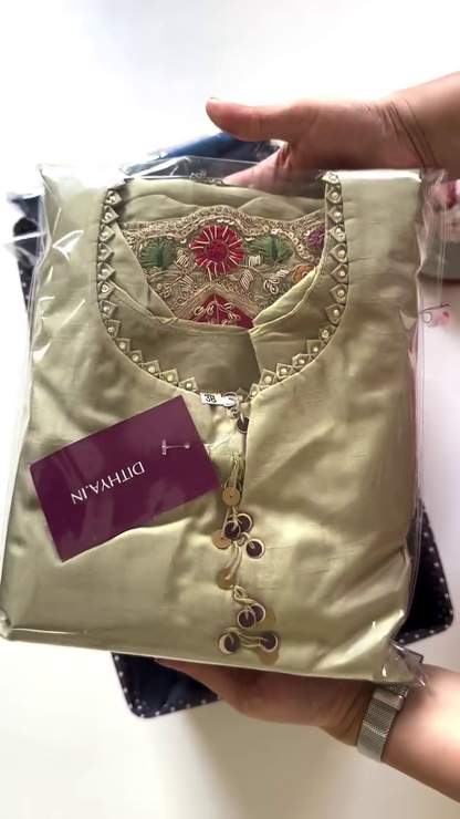 Elegant Off-White Embroidered Kurti Set – Premium Festive & Party Wear