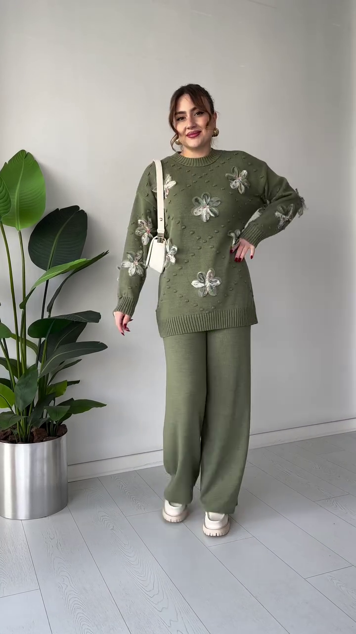 3D Floral Appliqué Knit Co-ord Set 🌸 Available in Green & White