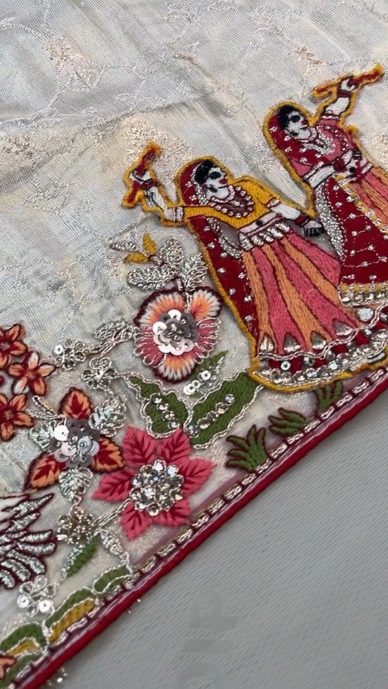 Artisanal Doli-Motif Embroidered Kurta & Drape Set – Available in Off-White & Crimson Red