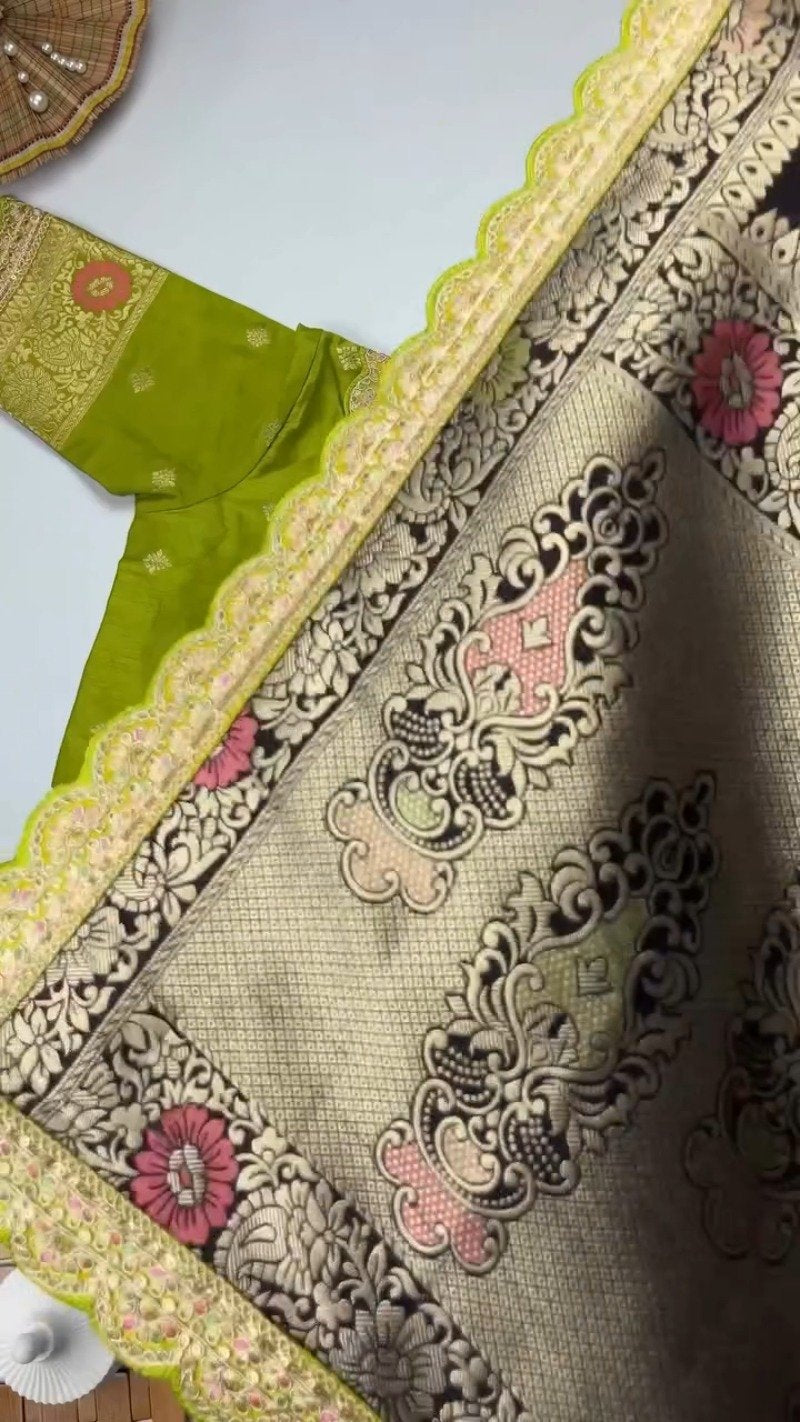 Exquisite Banarasi Scalloped Edge Saree & Blouse Set – Available in Cream, Black, Blue & Red