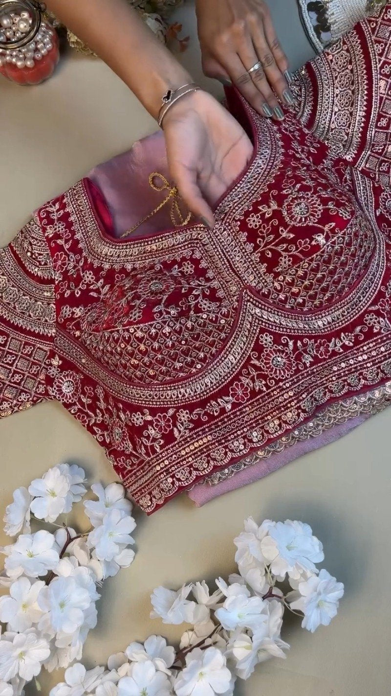 Enchanting Lilac Organza Saree & Maroon Velvet Blouse Set – Available in Lilac & Maroon