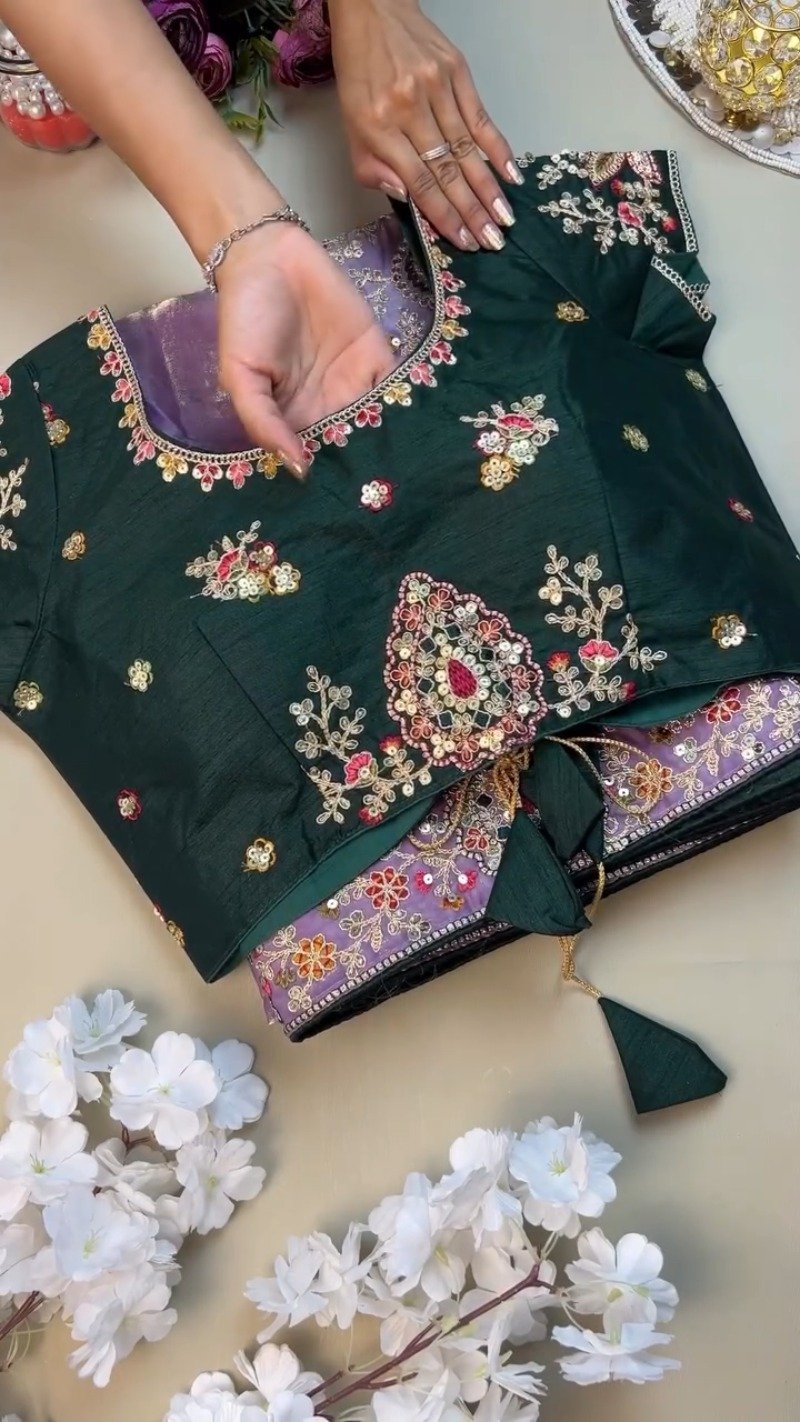 Enchanting Lavender Organza Saree Set with Deep Emerald Blouse – Elegance in Every Drape