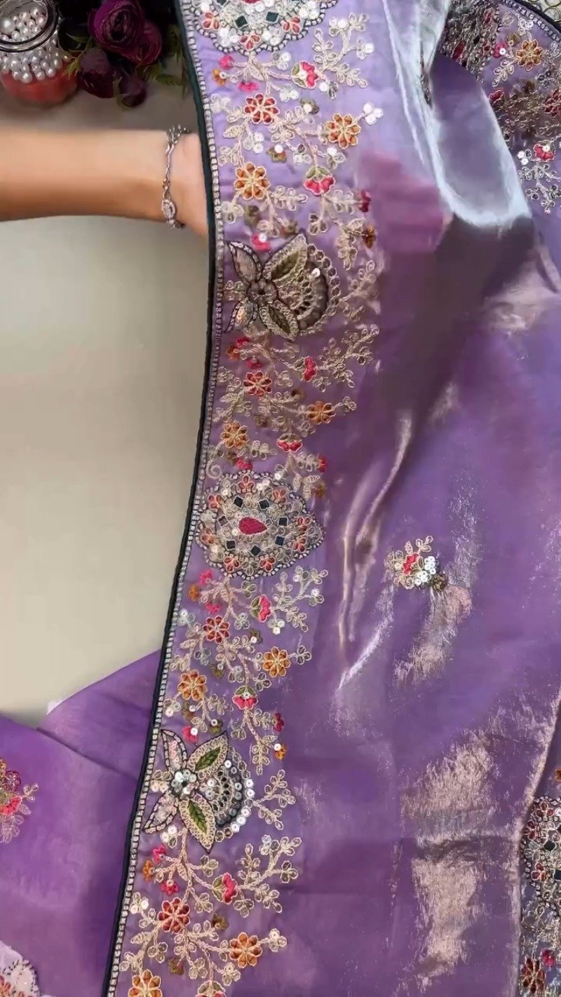 Enchanting Lavender Organza Saree Set with Deep Emerald Blouse – Elegance in Every Drape