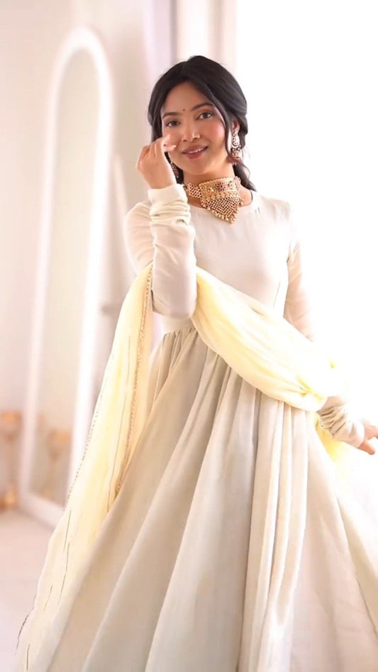 Ethereal Cream & Gold Anarkali Ensemble with Delicate Dupatta – Available in Cream & Soft Peach