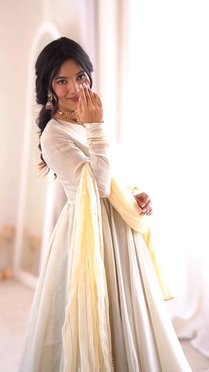 Ethereal Cream & Gold Anarkali Ensemble with Delicate Dupatta – Available in Cream & Soft Peach